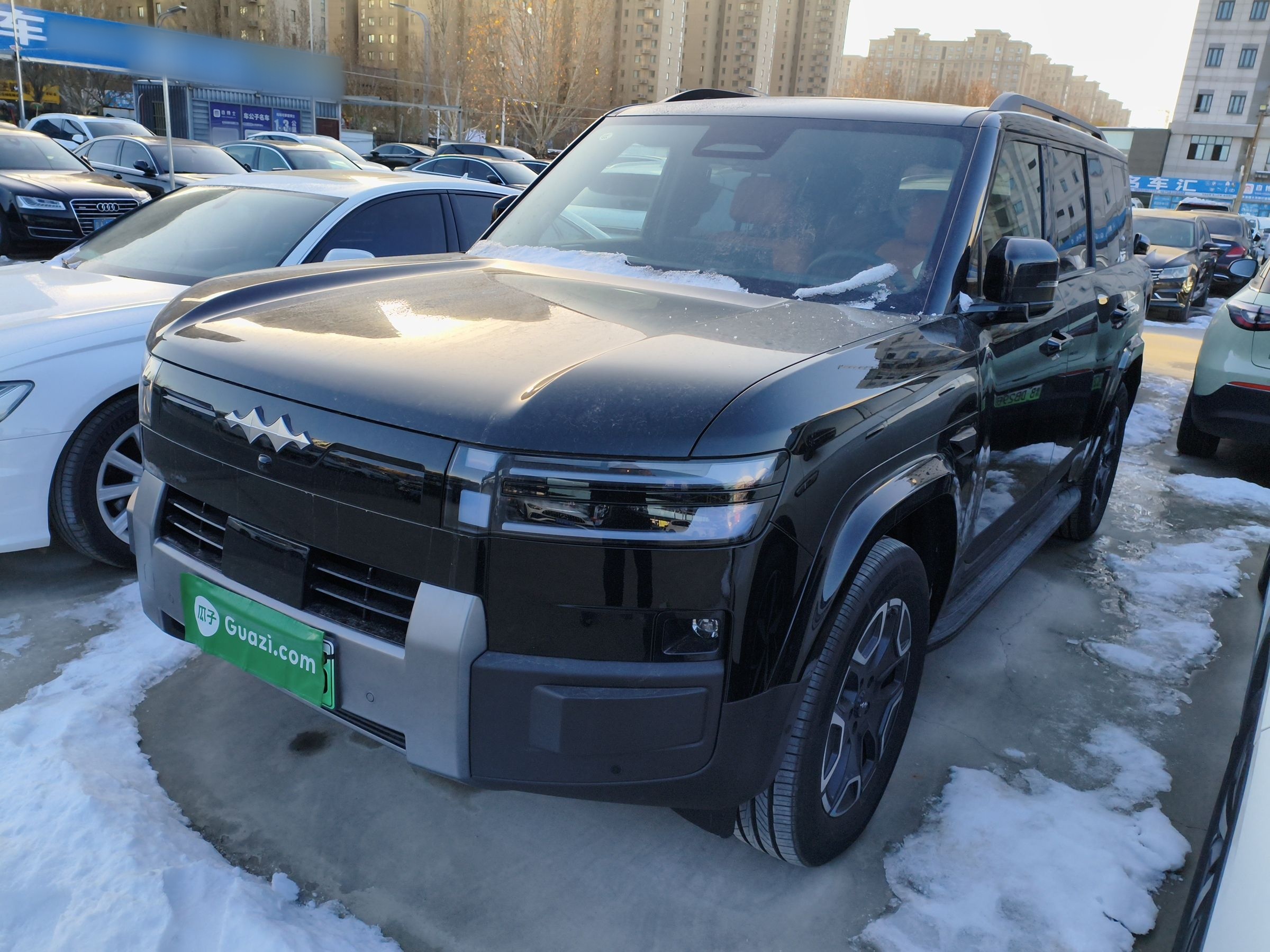 Под передней частью автомобиля