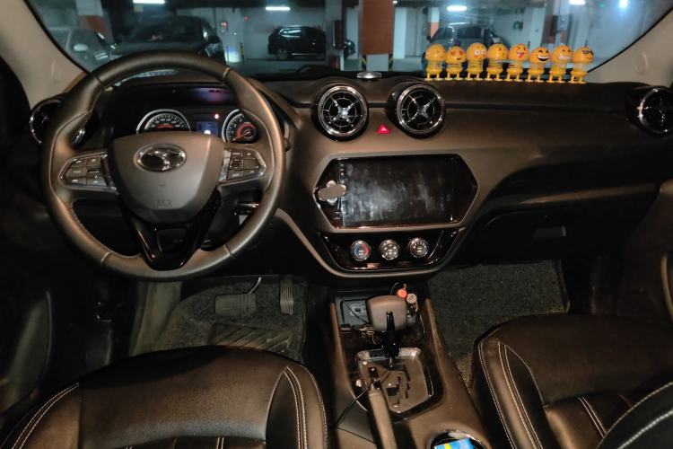 Used Soueast DX3 2018 1.5T CVT Luxury Model Center Console