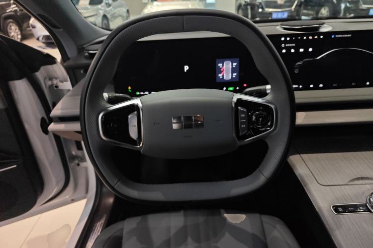 Used Geely Galaxy E8 2024 550 km Range Rear-Wheel-Drive PRO
