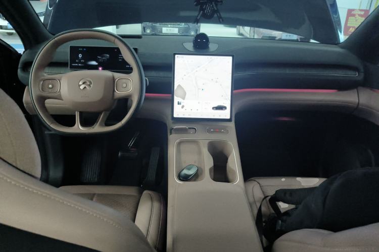 Used Nio EC6 2024 75 kWh Center Console