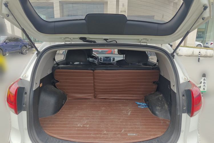 Used Kia Sportage R 2015 2.0L Automatic Two-Wheel Drive DLX Model Trunk