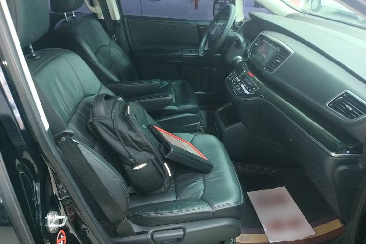 Used Honda Odyssey 2018 2.4L Luxury Edition Right Front Seat