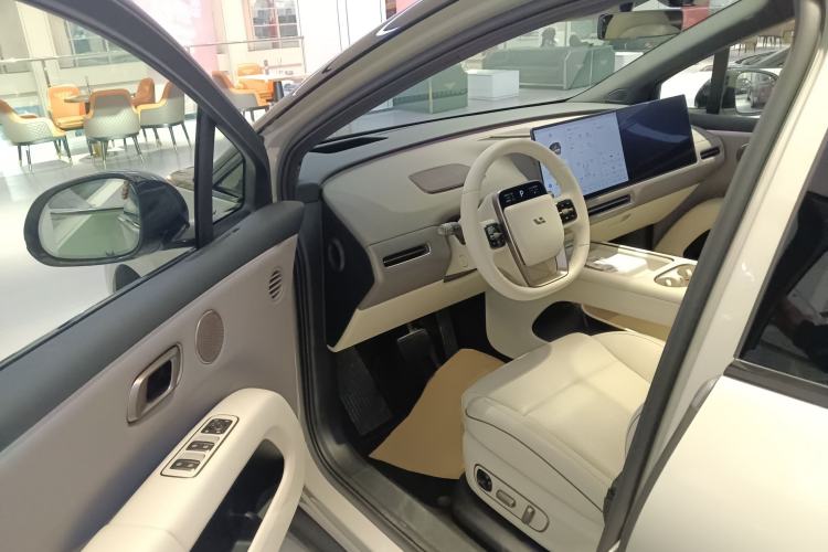 Used Li Auto Li Auto i6 2025 Model Two-Wheel-Drive Standard Type
