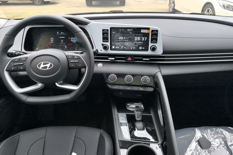 Used Hyundai Elantra 2023 1.5L CVT GLX Elite Edition Interior 3