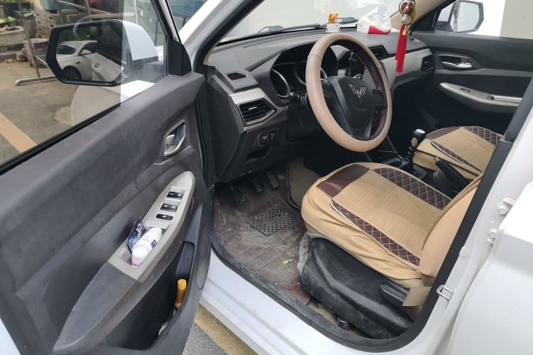 Used Wuling Hongguang 2019 1.5L S Comfort Edition China VI LAR