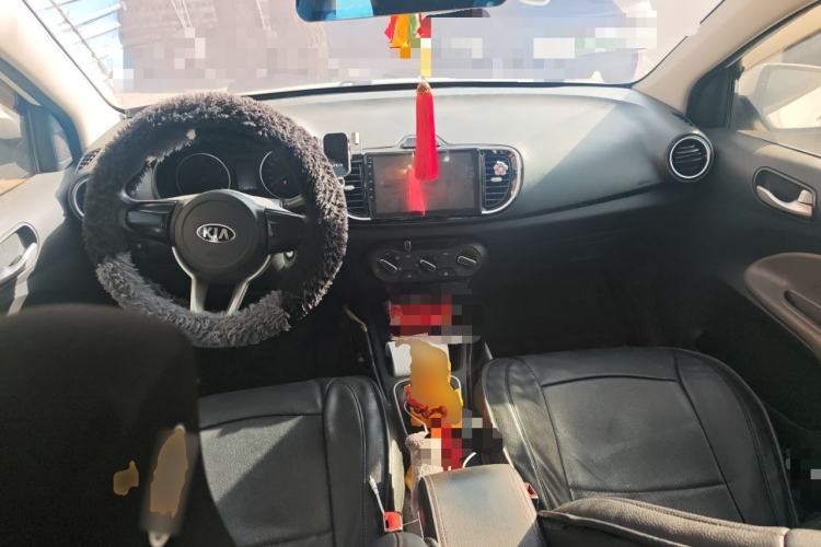 Used Kia Pegas 2019 1.4L Manual Value Edition National VI Standard Center Console