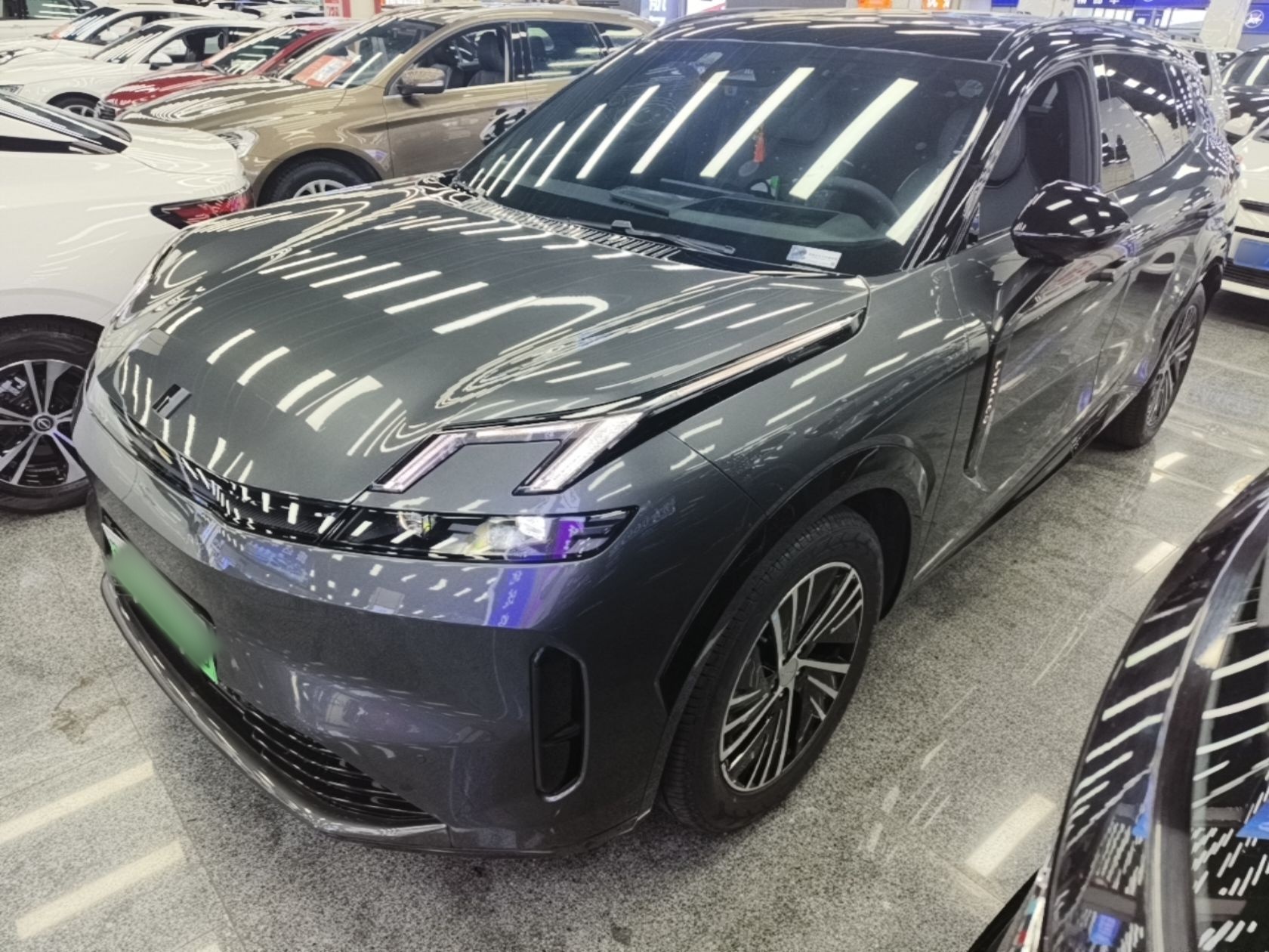 Unter der Vorderseite des Autos