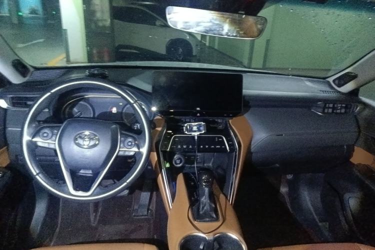 Used Toyota Venza 2022 2.0L CVT Two-Wheel Drive Prestige Edition Center Console