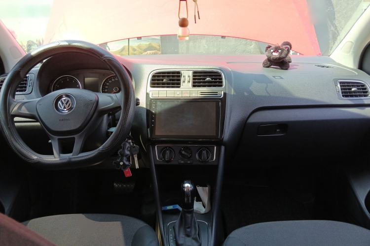 Used Volkswagen Polo 2014 1.6L Automatic Comfort Edition Center Console