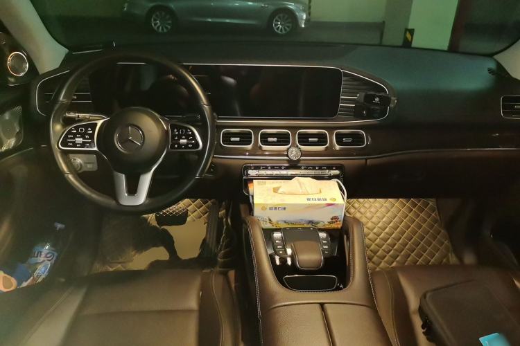 Used Mercedes-Benz GLE 2023 GLE 350 4MATIC Stylish Model Center Console