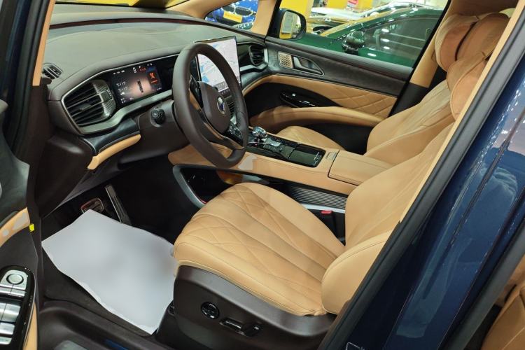 Used Denza D9 2025 DM-i Intelligent Drive 1020 Four-Wheel Drive Prestige Model
