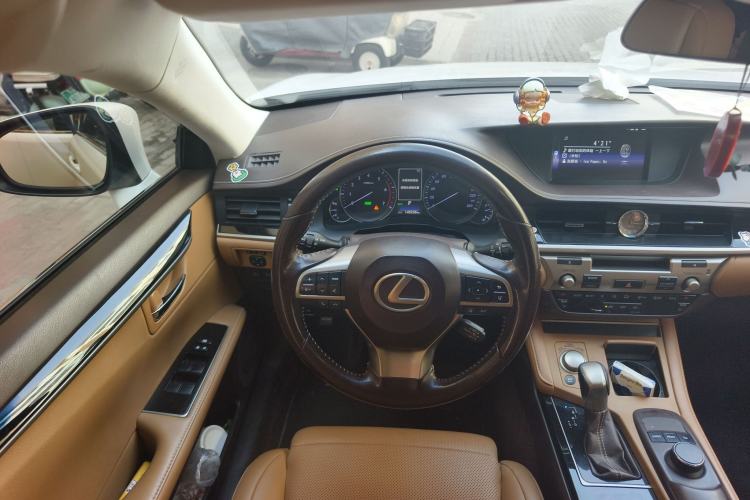 Used Lexus ES 2015 300h Comfort Edition