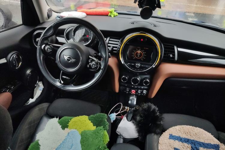 Used MINI MINI 2018 1.5T COOPER Color Edition Five-Door Model
