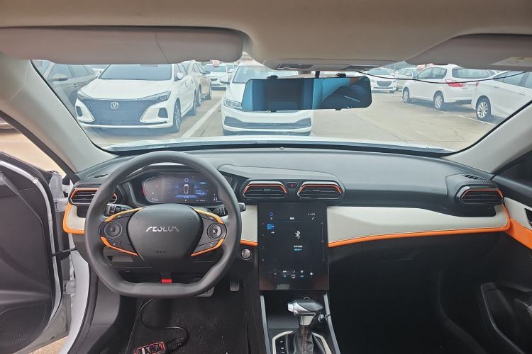 Used Dongfeng Aeolus Yixuan 2023 Mach Edition 1.5L Automatic Chasing Wind Version Center Console