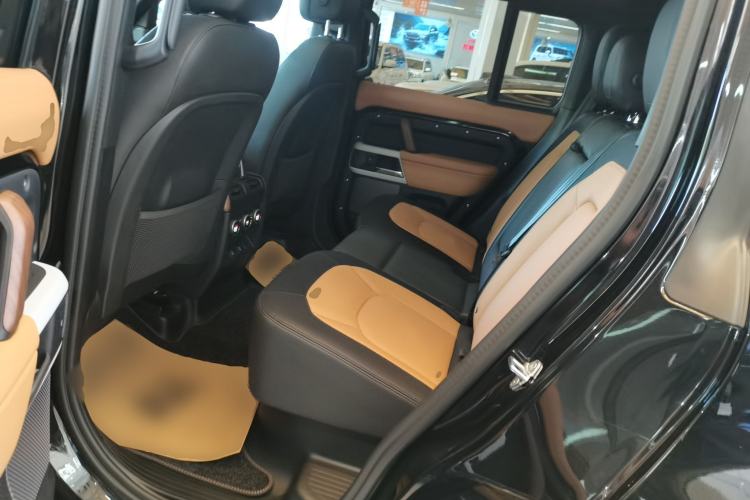 Used Land Rover Defender 2024 110 3.0T P400 X-DYNAMIC HSE Left Rear Seat