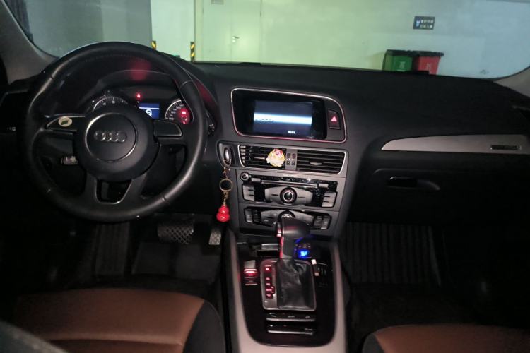 Used Audi Q5 2017 Plus 40 TFSI Ambition Model
