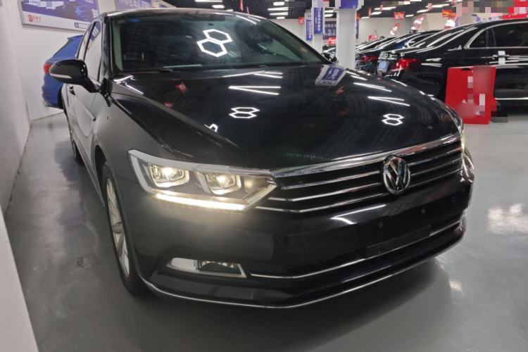 Used Volkswagen Magotan 2019 330TSI DSG Leading Model China VI Standard Front Right 45 Deg