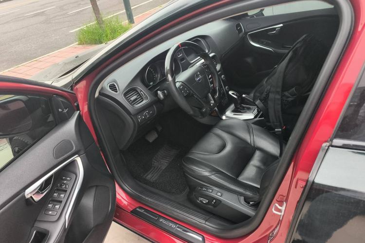 Used Volvo V40 2014 2.0T Zhiya Edition
