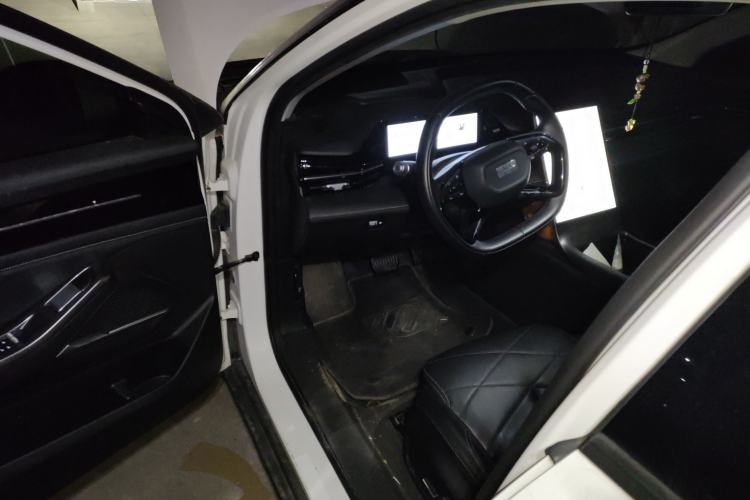 Used Geely Galaxy L6 2024 125km PLUS Dragon Edition Interior 3