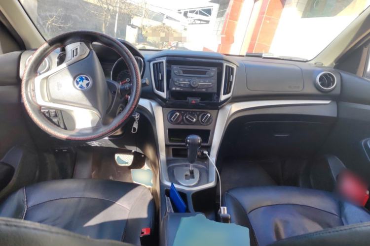 Used Venucia T70 2015 2.0L CVT Smart Choice Edition
