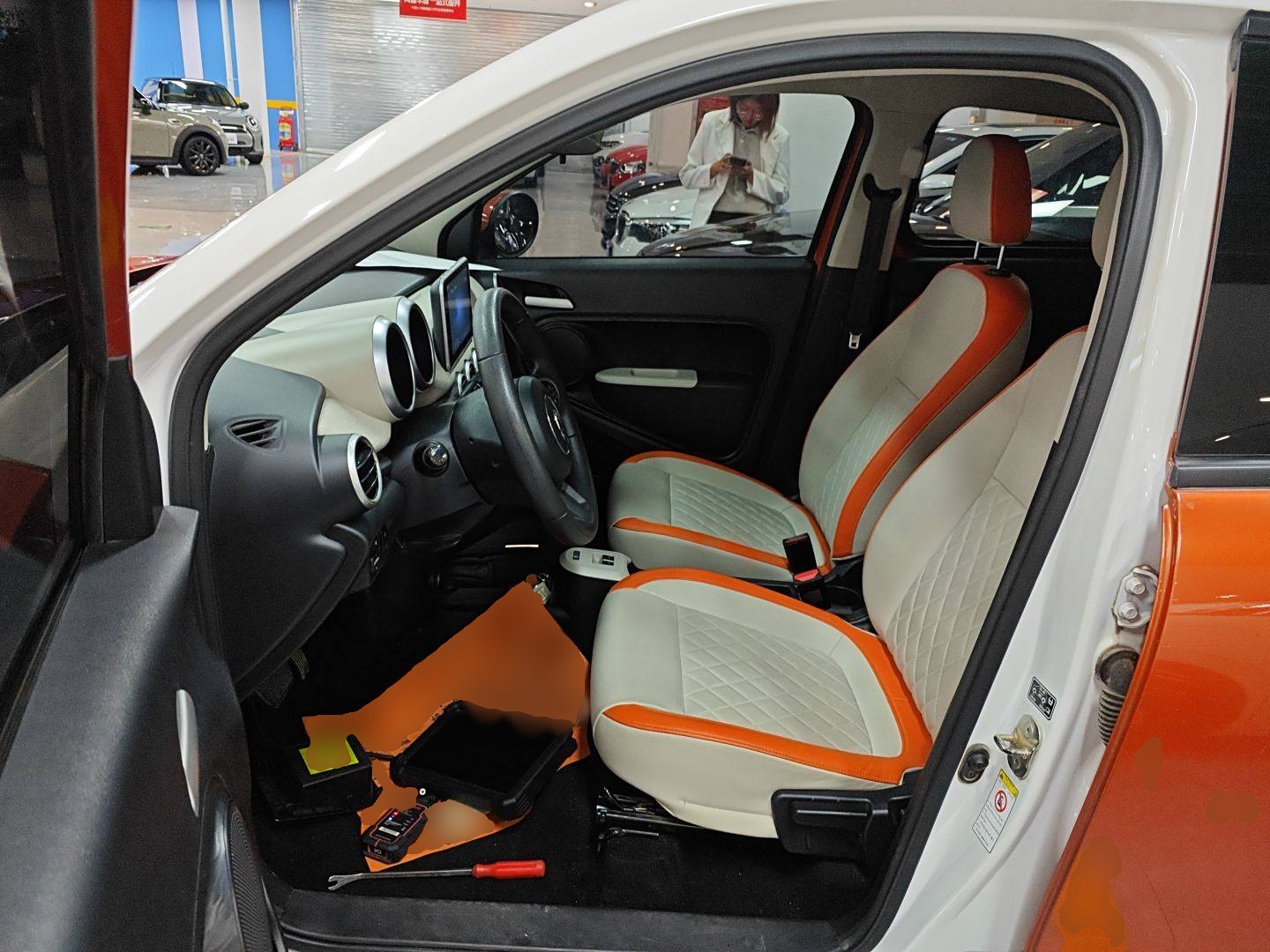 المقاعد الأمامية داخل السيارة