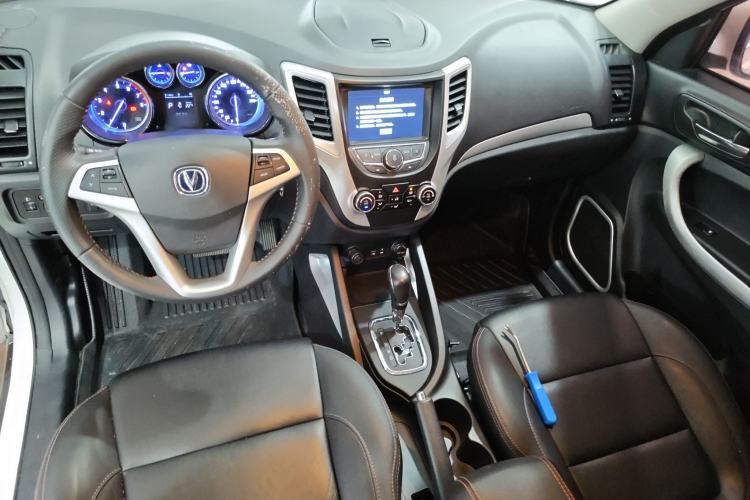 Used CHANGAN CS35 2016 1.6L Automatic Luxury Model China V Standard Center Console