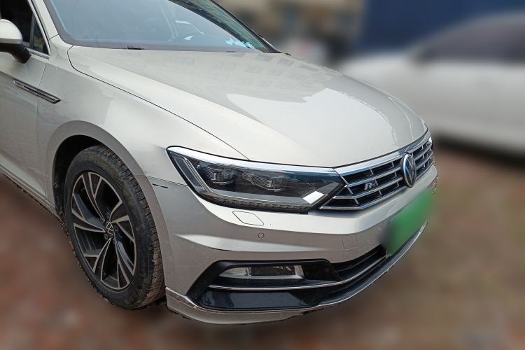 Used Volkswagen Magotan 2019 330TSI DSG Luxury Model China V Standard Front Right 45 Deg