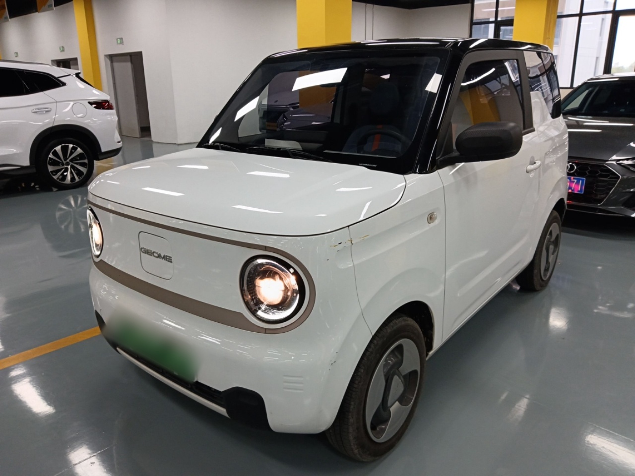 Под передней частью автомобиля