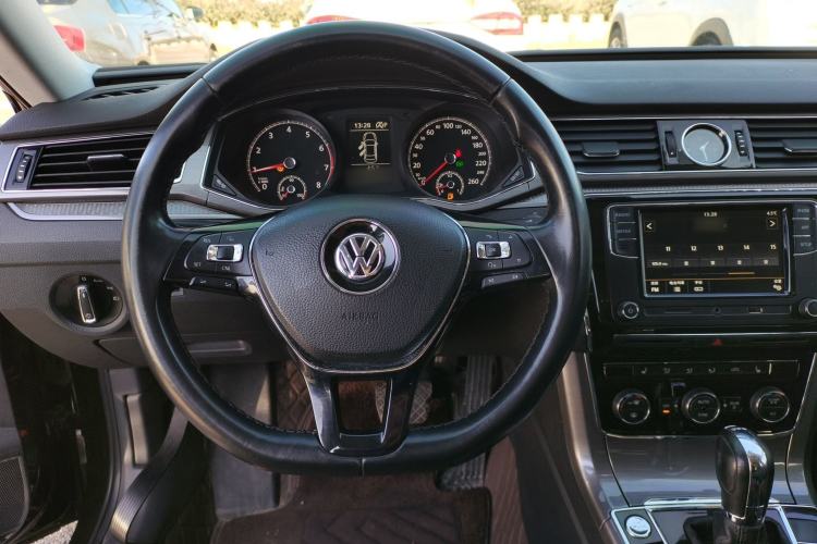 Used Volkswagen Passat 2017 330TSI DSG Luxury Edition
