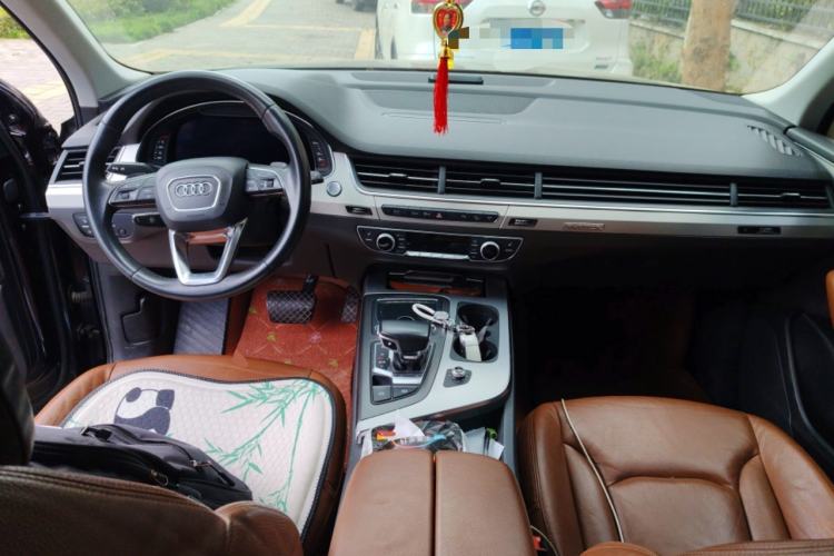 Used Audi Q7 2018 40 TFSI S line Sport Edition Center Console