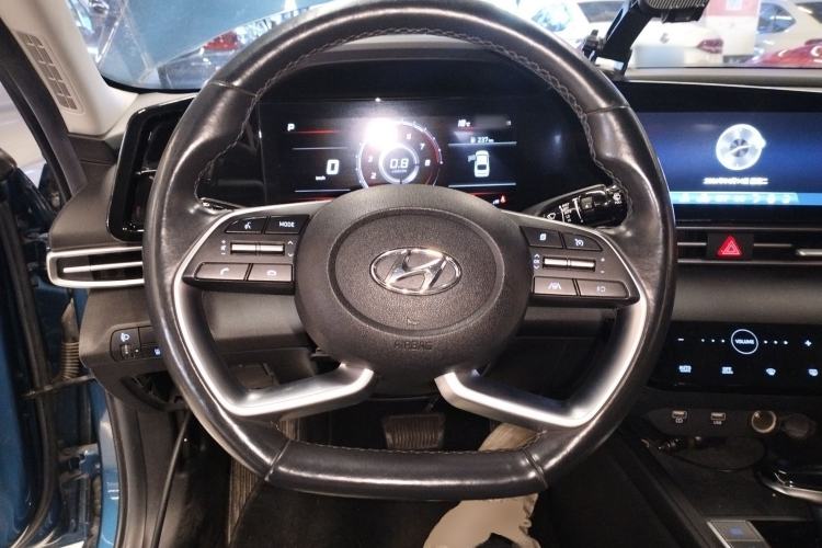 Used Hyundai Elantra 2021 1.5L CVT LUX Prestige Edition Steering Wheel