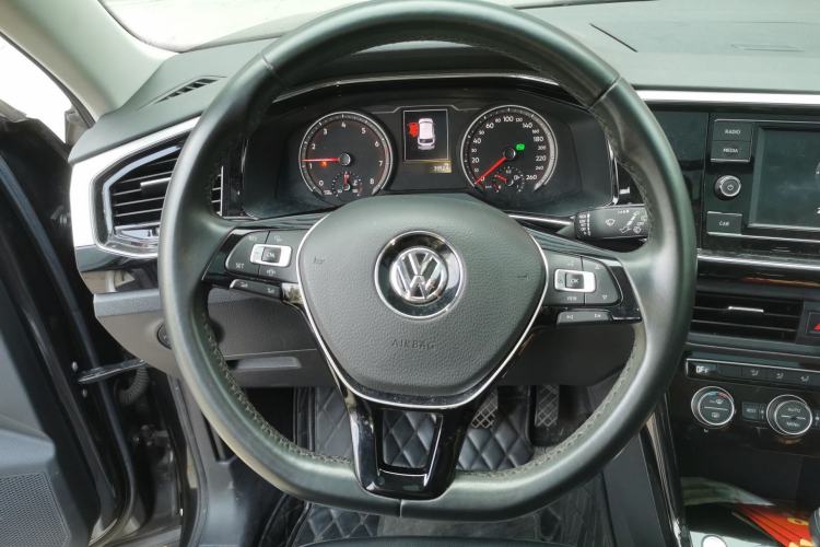 Used Volkswagen Tayron 2019 330TSI Two-Wheel Drive Luxury Model China VI Standard Steering Wheel