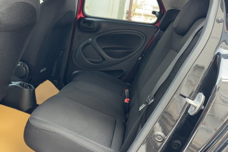 Used smart forfour 2018 1.0L 52 kW Dynamic Edition Left Rear Seat