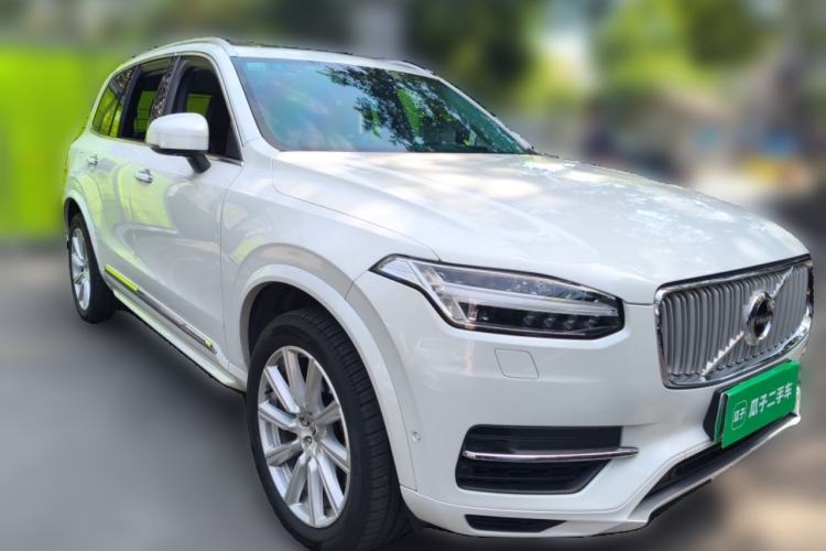 Used Volvo XC90 New Energy 2018 E-Drive Hybrid T8 Prestige 7-Seater Front Right 45 Deg
