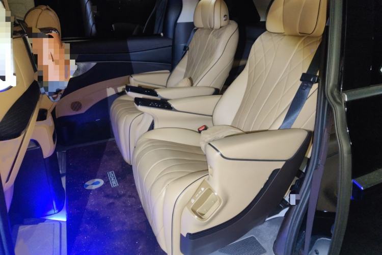 Used Denza D9 2024 DM-i 980 Four-Wheel Drive Prestige Model Interior 4