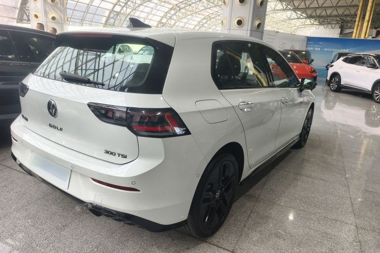 Used Volkswagen Golf 2025 300TSI R-Line
