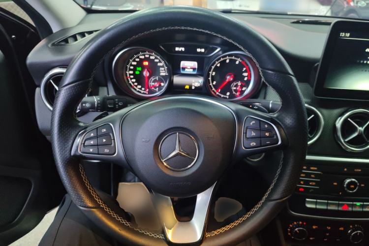 Used Mercedes-Benz GLA 2017 GLA 200 Sport Edition Steering Wheel