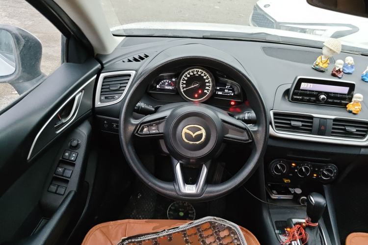Used Mazda 3 Axela 2017 Sedan 1.5L Automatic Comfort Model Emission Standard China V Steering Wheel
