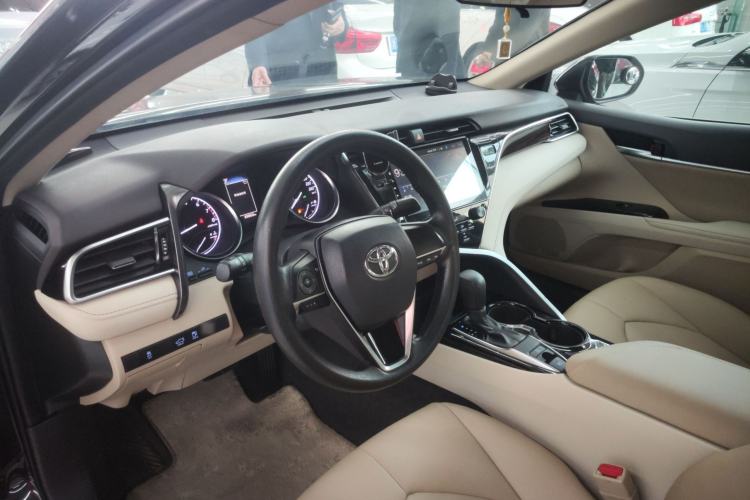 Used Toyota Camry 2019 2.0E Elite Edition China VI Standard Center Console