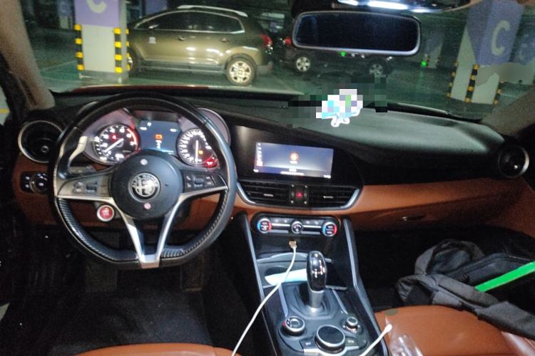 Used Alfa Romeo Giulia 2017 2.0T 280HP Luxury Edition
