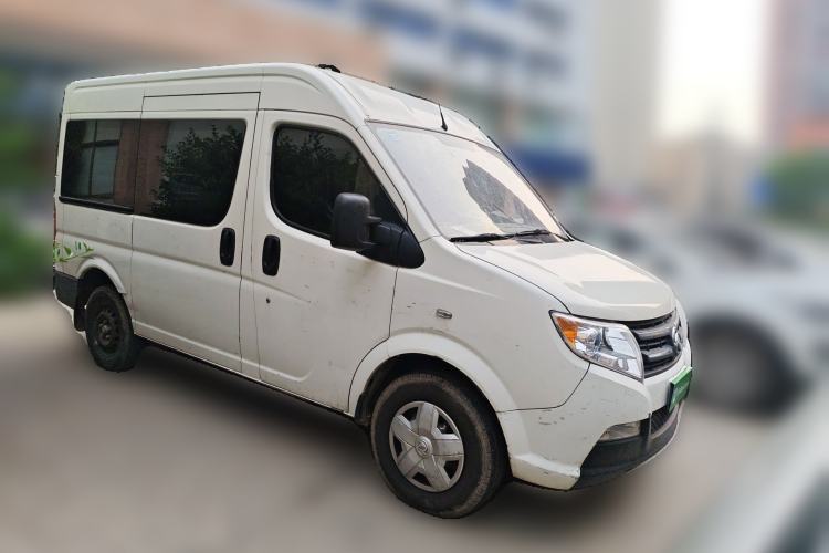 Used Dongfeng Yufeng 2014 2.5T YuliBao Logistics Vehicle Standard Features Include Short Wheelbase with Mid-Roof ZD25