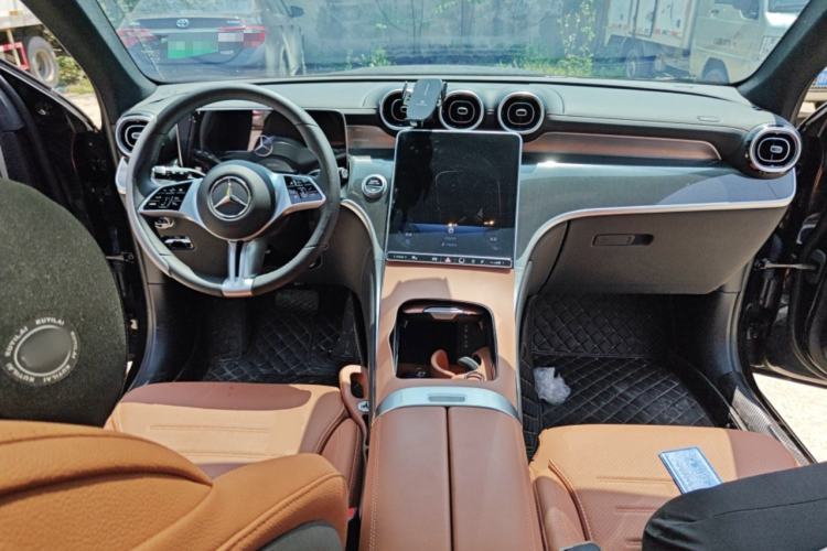 Used Mercedes-Benz GLC 2025 Refresh GLC 260 L 4MATIC Dynamic Edition Center Console