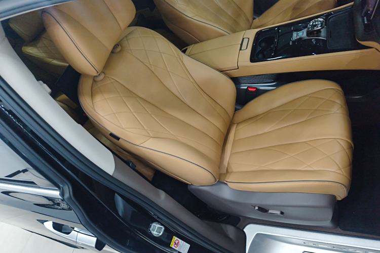 Used Denza D9 2022 DM-i 970 Four-Wheel Drive Prestige Model
