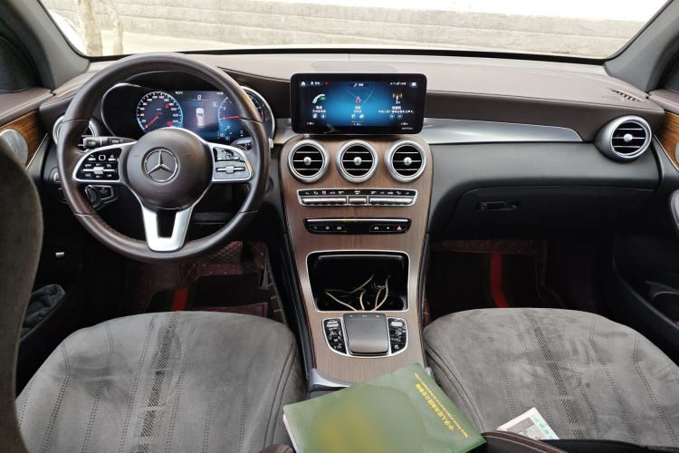 Used Mercedes-Benz GLC 2020 Facelifted GLC 300 L 4MATIC Luxury Edition Center Console
