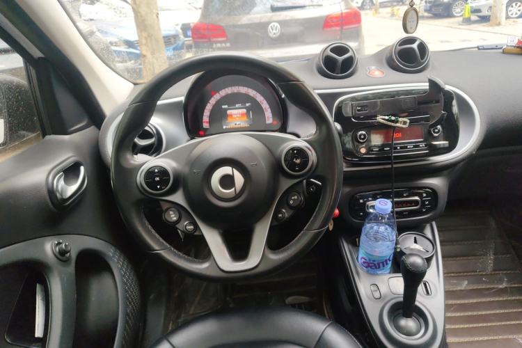 Used smart forfour 2016 1.0L 52 kW Passion Edition Steering Wheel