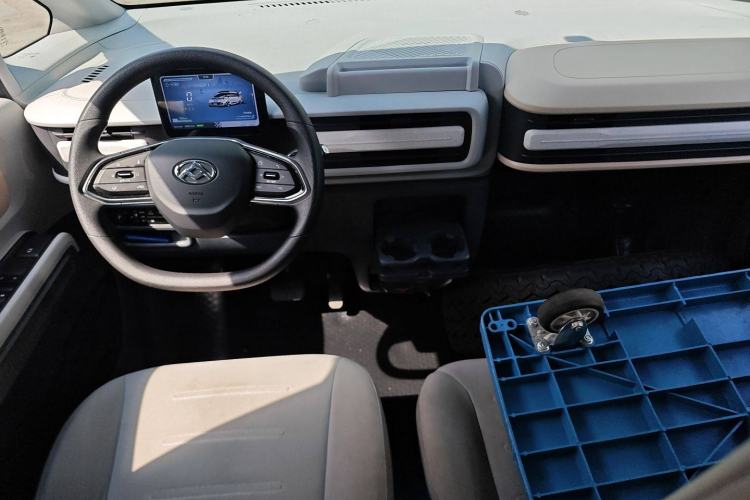 Used SAIC MAXUS Dana V1 2024 V1 Short Wheelbase Low-Roof Multi-Function Version (51 kWh)
