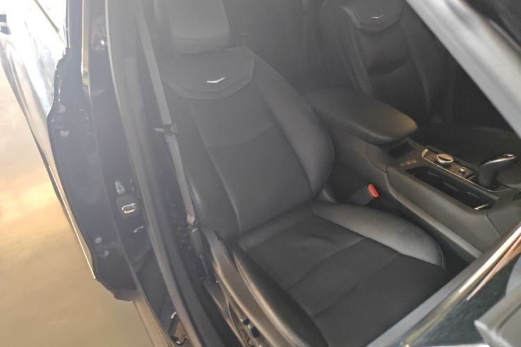 Used Cadillac XT5 2021 28T Luxury Model
