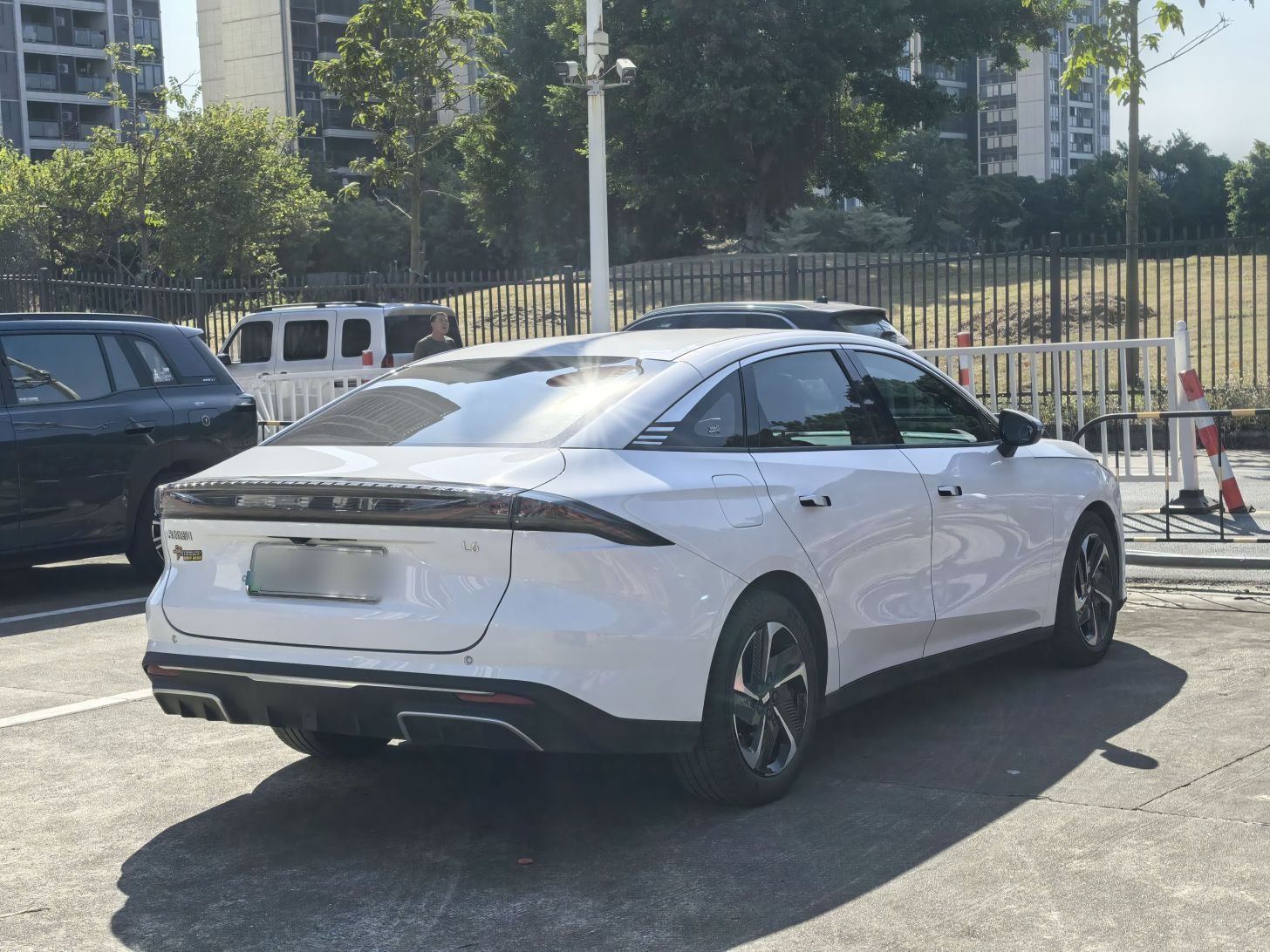Geely Galaxy L6 2023 125km PLUS — снимка 15