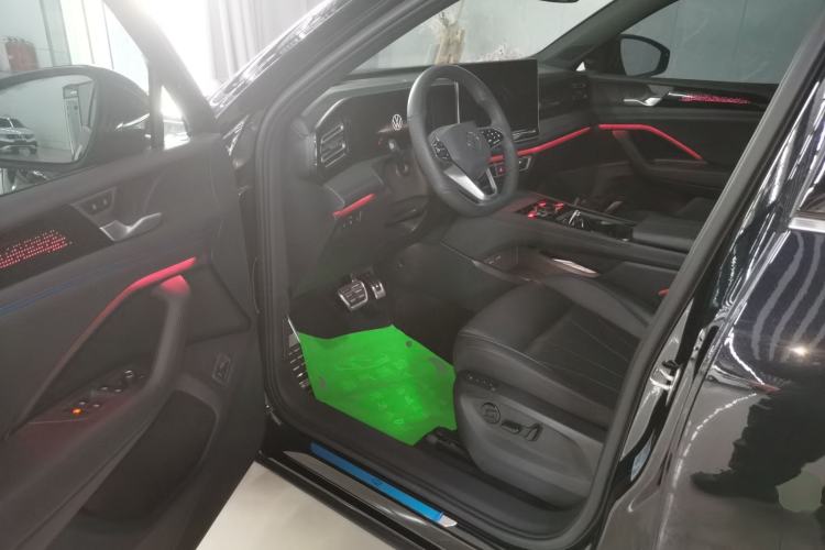 Used Volkswagen Tiguan L 2024 PRO 330TSI Two-Wheel Drive R-Line Smart Edition