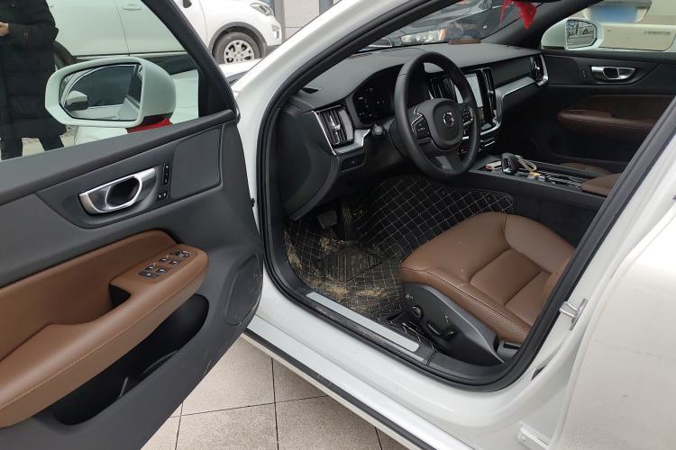 Used Volvo S60 2026 Model B4 Zhiyi Luxury Edition